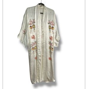 Elegant White Floral Kimono Full Length Robe Embroidered Cherry Blossom Lanterns